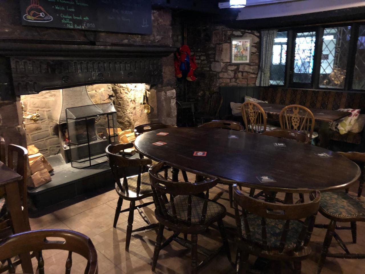The Crosskeys Inn Usk Exterior photo