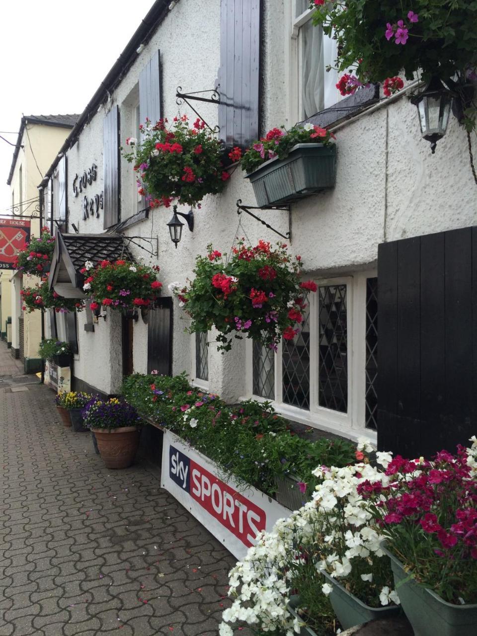 The Crosskeys Inn Usk Exterior photo